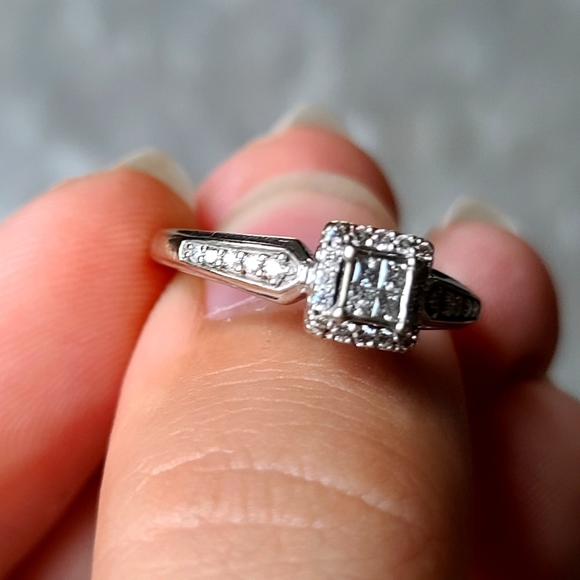 White Gold Diamond Ring - Picture 6 of 10
